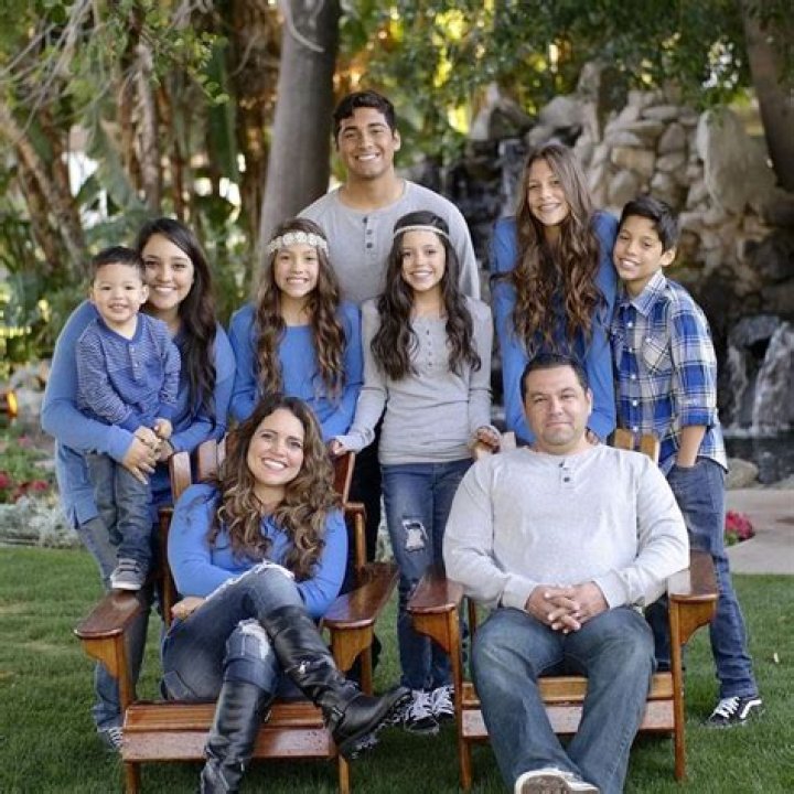 Jru Scandrick | Parents And Sibilings